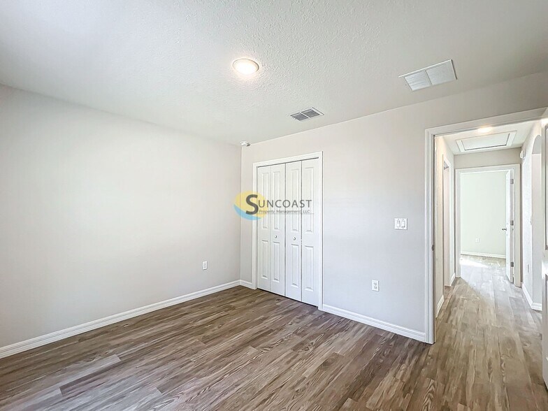 Building Photo - 6140 E Calico Ln