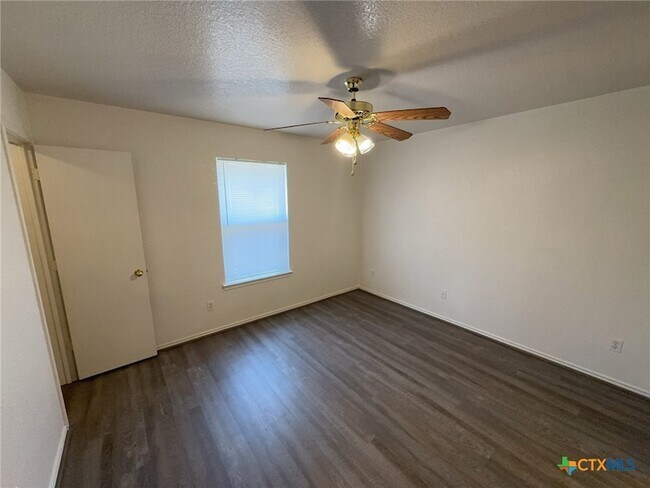 Building Photo - 2601 Lucille Dr