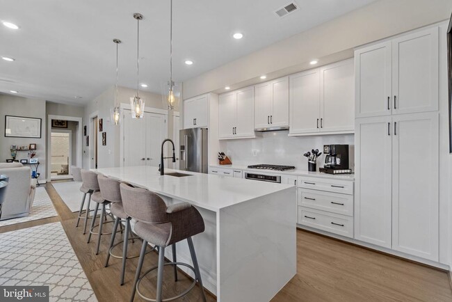 Building Photo - 5 Stationmaster St SE