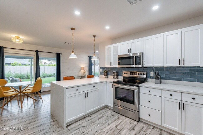 Building Photo - 8725 E Palo Verde Dr