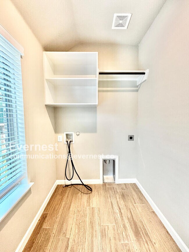Building Photo - 2412 Bathwick Ln