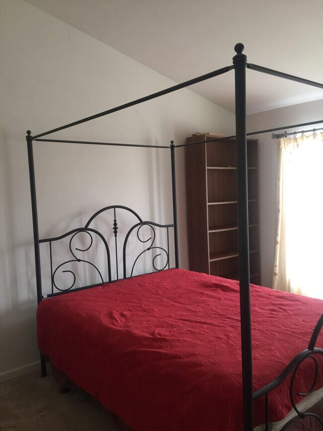 Building Photo - 553 Mockingbird Way