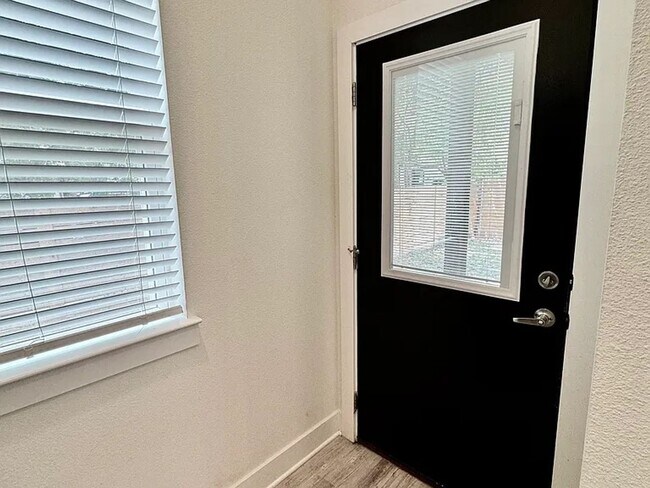 Building Photo - Modern Farmhouse montopolis