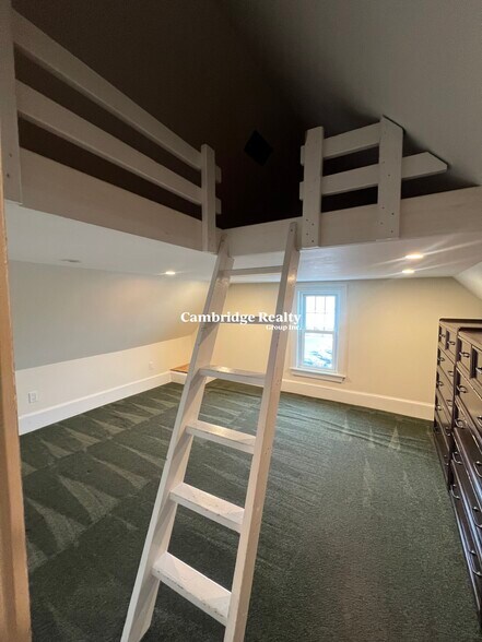 Building Photo - 56 White St