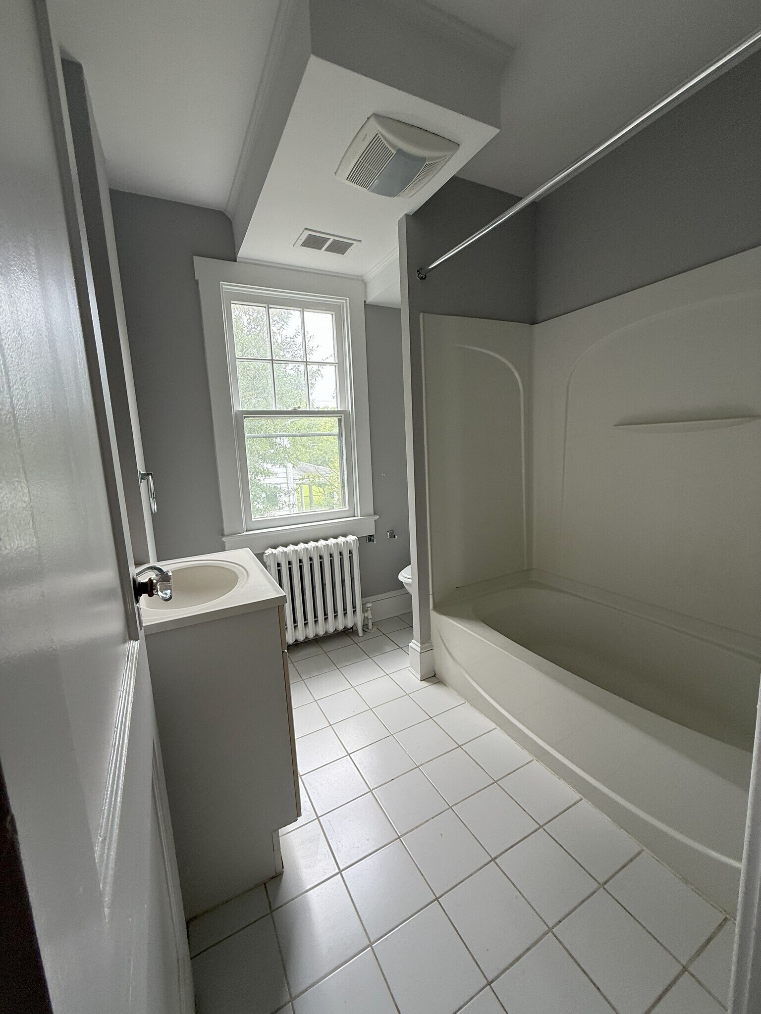 Full bathroom #2 - 7205 Rhode Island Ave