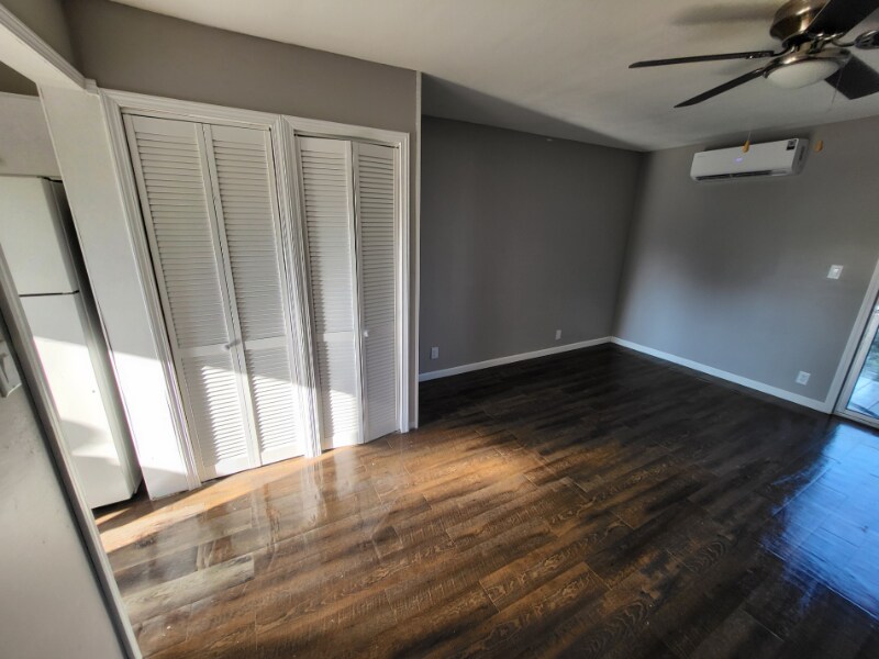 Building Photo - 734 N Country Acres Ave