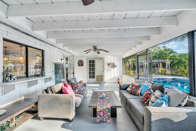 Building Photo - 10962 57th Pl S