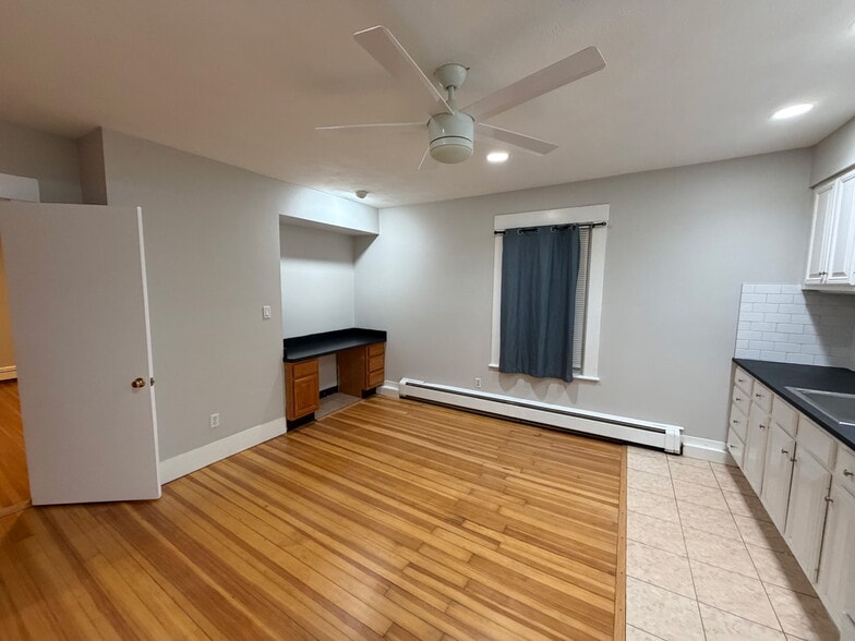 Building Photo - 32 Tufts St