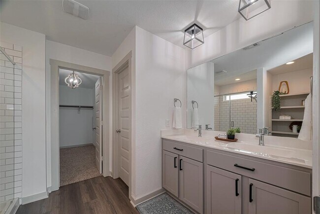 Building Photo - 14519 Sweetwater Dr