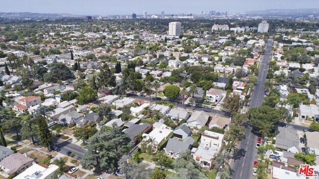 Building Photo - 548 N Windsor Blvd