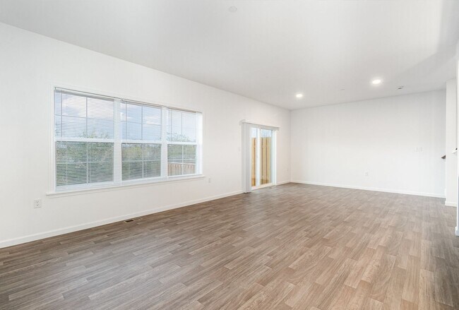 Building Photo - 7870 Briarwood Dr