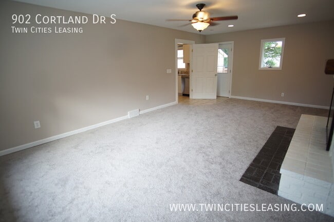 Building Photo - 902 Cortland Dr S
