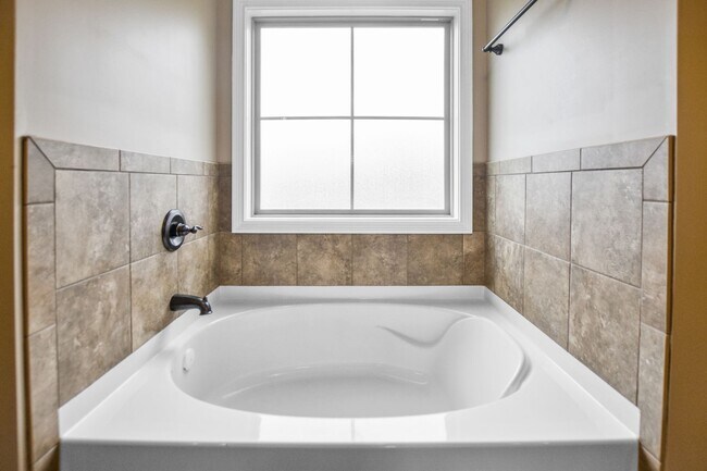 Building Photo - Pet Friendly Four Bedroom with Basement in...