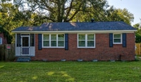 Building Photo - Beautifully renovated ranch bungalow locat...
