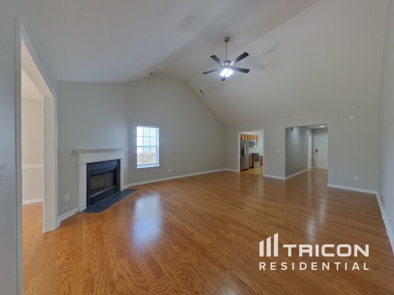 Building Photo - 7610 Hidden Creek Dr