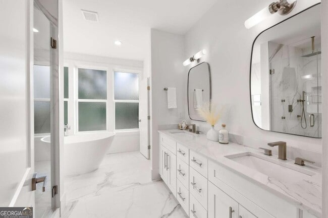 Building Photo - 24 Hutchinson St NE