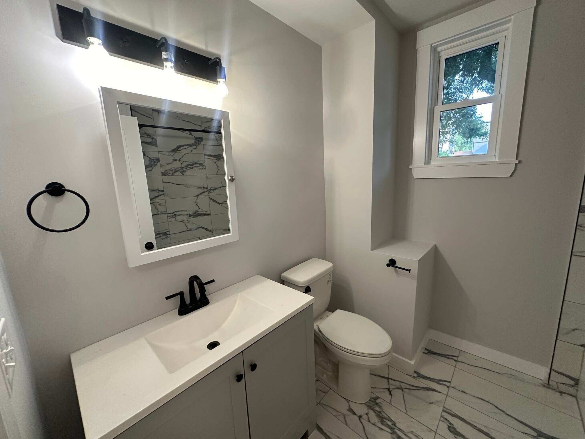 Building Photo - 116 Marginal St