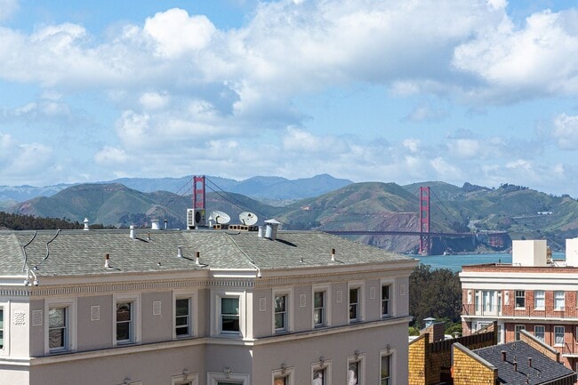 Building Photo - HUGE 5+BR/4.5BA Four Story Presidio Hts./ Laurel Village Home! Garage! Flat Yard!  PROGRESSIVE
