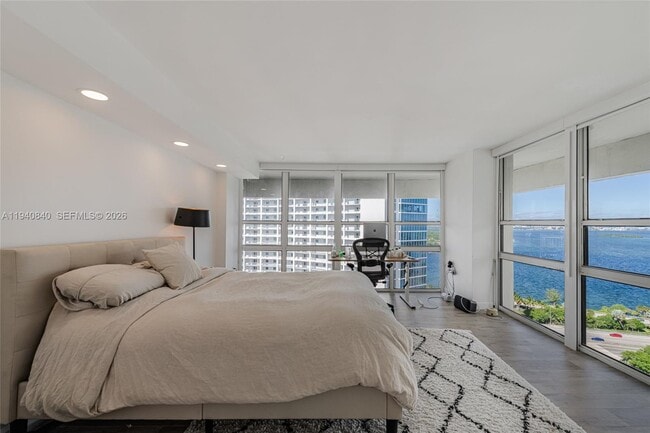 Building Photo - 600 NE 36th St