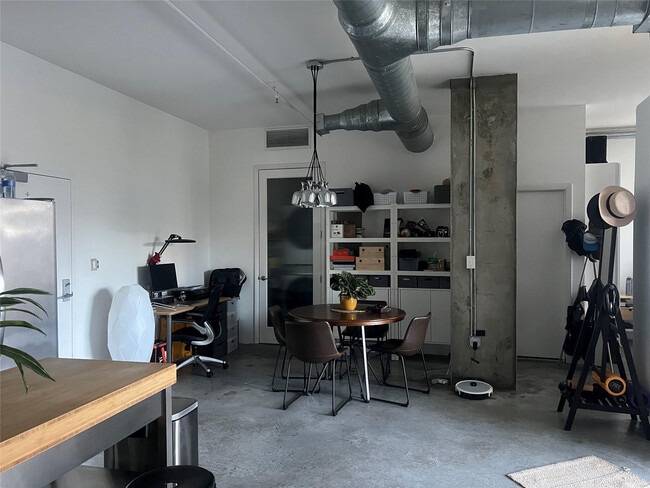 Building Photo - 444 N E St