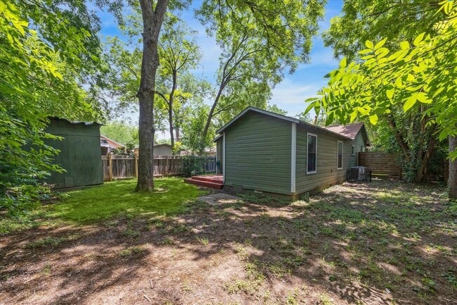 Building Photo - 1102 Cherico St