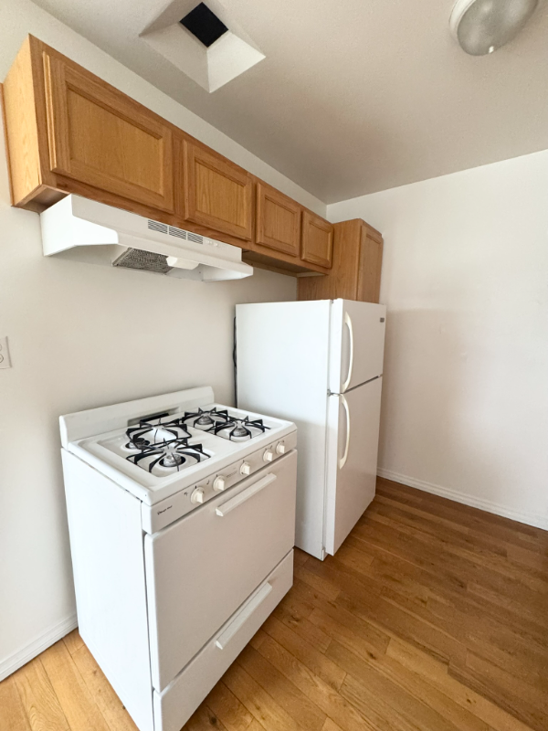 Building Photo - 1093 S Orange Dr