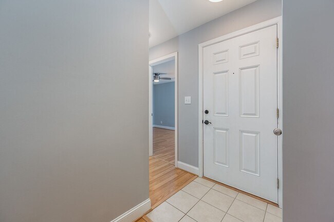 Building Photo - 623 Wyndhurst Dr