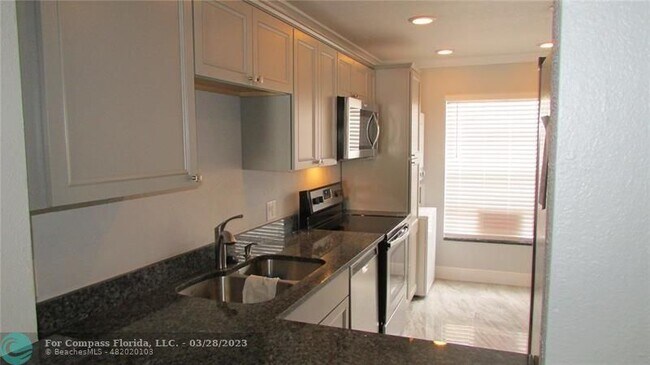 Building Photo - 1392 NW 97th Terrace