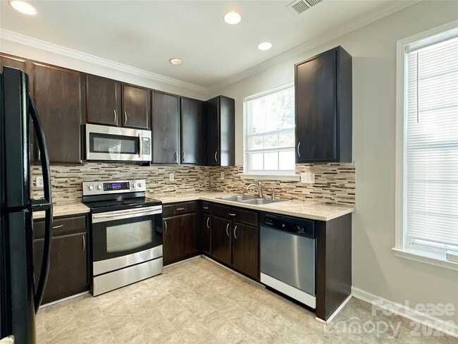 Building Photo - 7629 Abigail Glen Dr