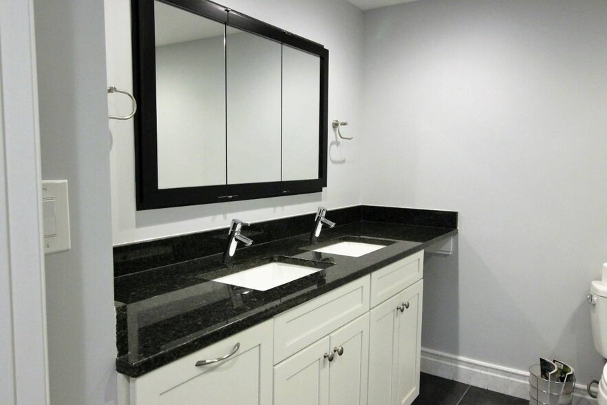 Main Bathroom - 2301 N St NW