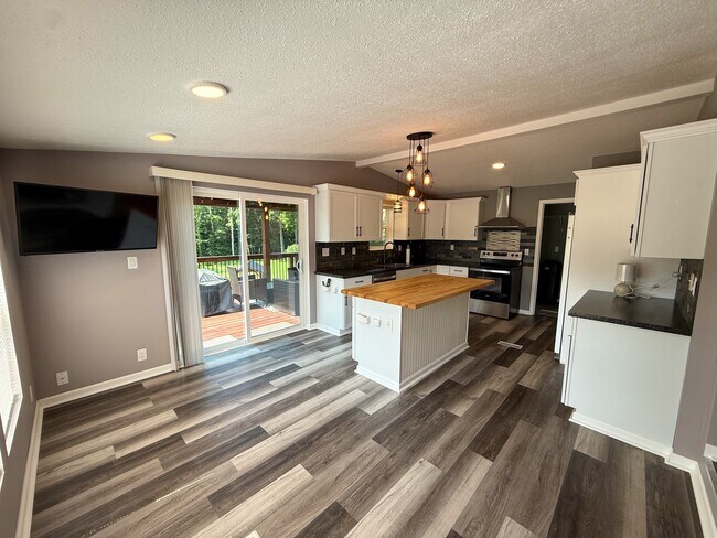 Building Photo - 5693 US-40