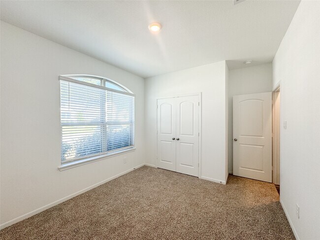 Building Photo - 519 Newcomb Holw Dr