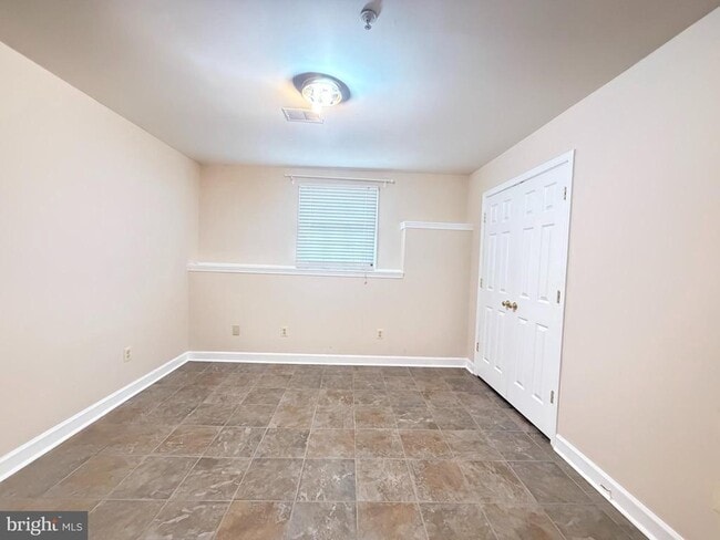 Building Photo - 225 Deer Meadow Ln