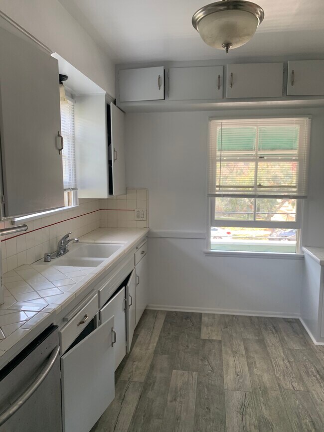 Building Photo - 1620 Glendon Ave