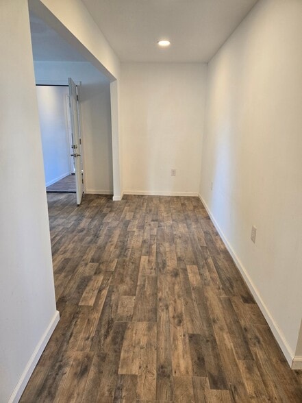 Building Photo - 113 Lashmet Dr