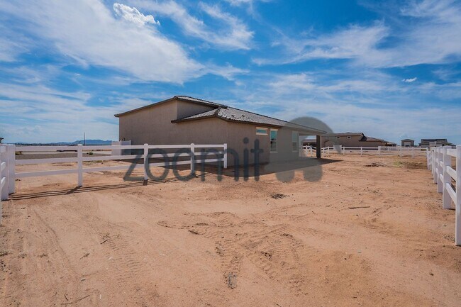 Building Photo - Coming Soon  Mid May 2026!- 4bdrm 3bath - 1 acre horse property