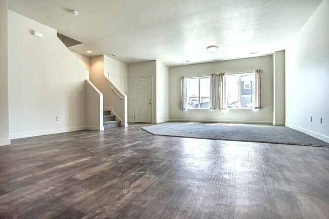 Building Photo - 5667 Island Ridge Dr