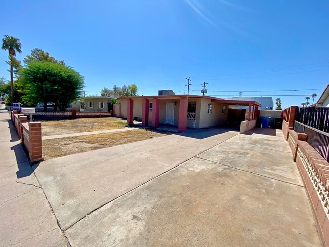 Building Photo - 3-Bedroom, 1.5 bath in Phoenix That’s read...