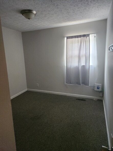 Building Photo - 3109 Wildwood Dr