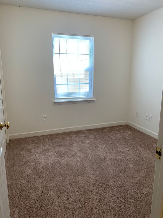 Building Photo - 123 Clusters Cir