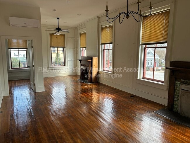 Building Photo - 215 Main St