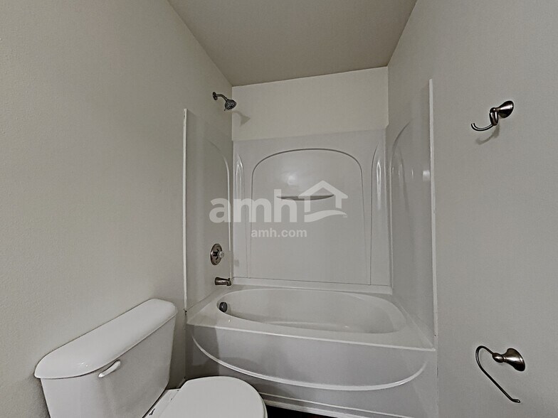 Building Photo - 8443 Redding Glen Ave