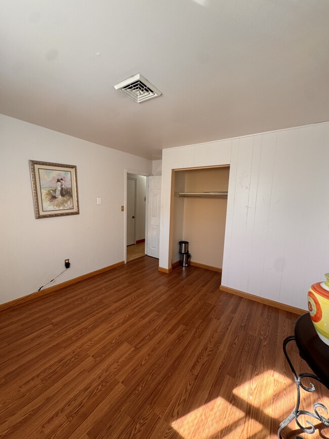 Building Photo - 4902 Creek Dr