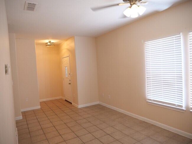 Building Photo - 2445 Monarch Dr