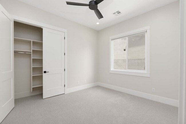 Building Photo - Stunning  4 bed | 3 bath | 3 car garage cu...