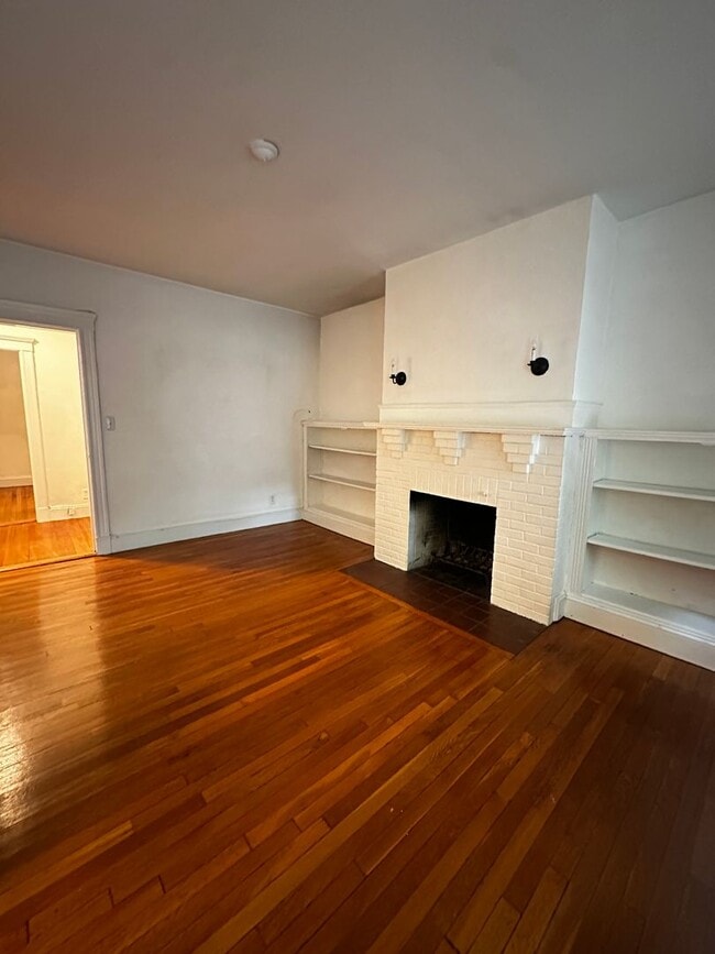 Building Photo - Charming 1-Bedroom Apartment Near Harvard ...