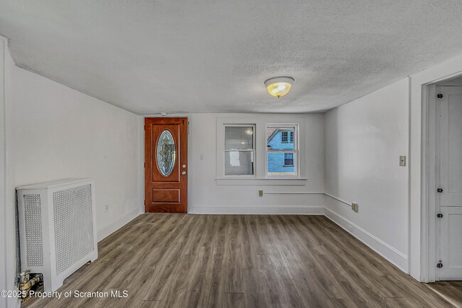 Building Photo - 934 Woodlawn St