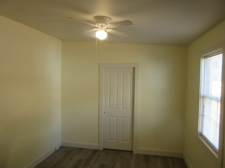 Building Photo - 307 W Columbia Ave