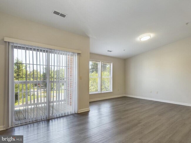 Building Photo - 302 Baughmans Ln