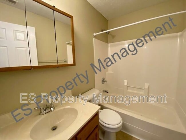 Building Photo - 4936 W Troy Ave